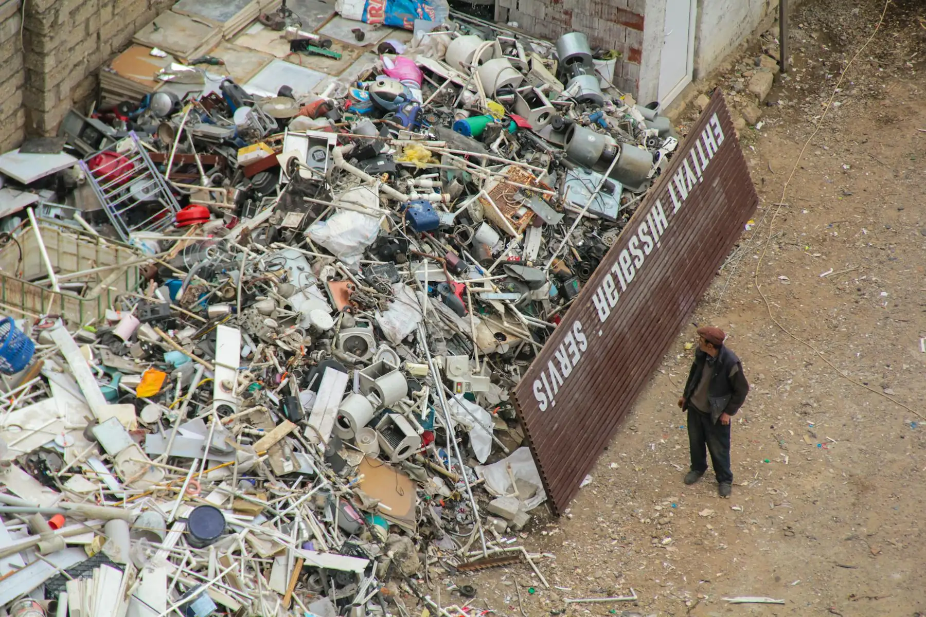 Sorting scrap and recyclable materials